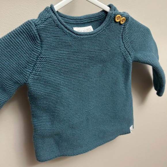 Little Planet Sweater 💛2 for 10💛 - Picture 2 of 2